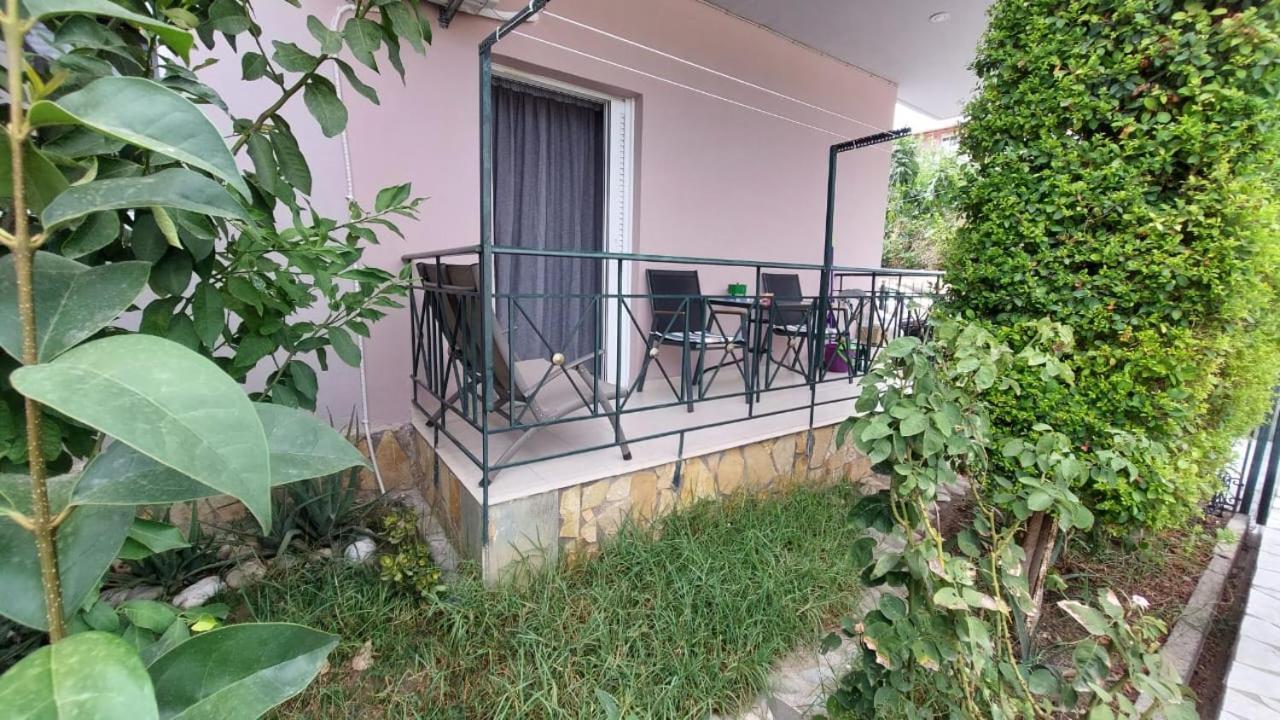 J & M * Kalamata